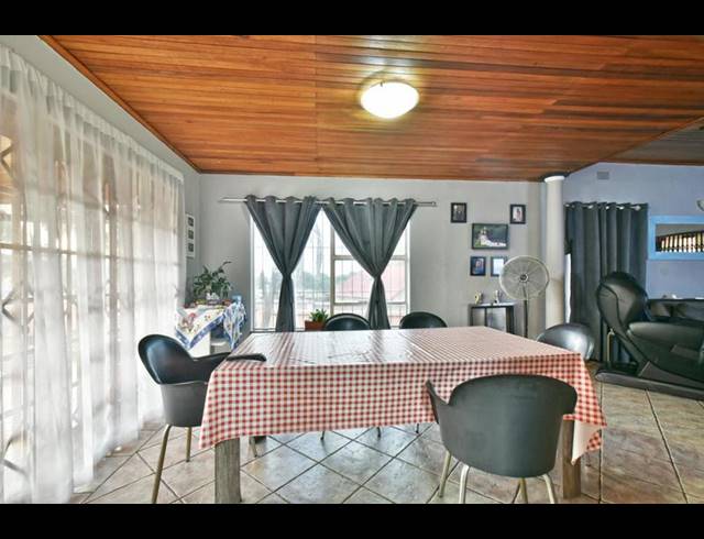 4 BEDROOM HOUSE FOR SALE IN GLENVISTA